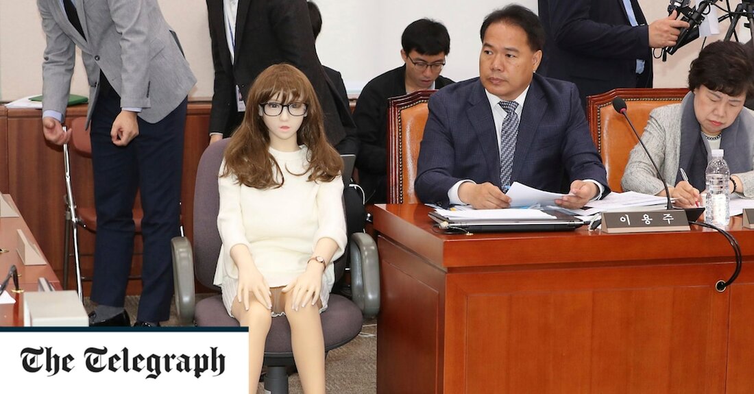 Südkorea hat ein Importverbot für Ganzkörper-Sexpuppen offiziell aufgehoben, nachdem jahrelang darüber debattiert wurde, wie stark sich die Regierung in das Privatleben einmischen sollte. Jahrelang verfügte der Zoll des Landes, dass Sexpuppen „den schönen Traditionen und der öffentlichen Moral Südkoreas schaden“ und beschlagnahmte sie, sobald sie aus Übersee ankamen. Mehr als 1.000 Sexpuppen, die in den letzten vier Jahren importiert wurden, befinden sich laut Zollbeamten immer noch in Haft. Aber ihnen wurde eine Begnadigung gewährt und sie können nun einreisen, nachdem der koreanische Zolldienst beschlossen hat, sein vorheriges Verbot rückgängig zu machen. In einer Erklärung sagte der Dienst, er habe seine &hellip;