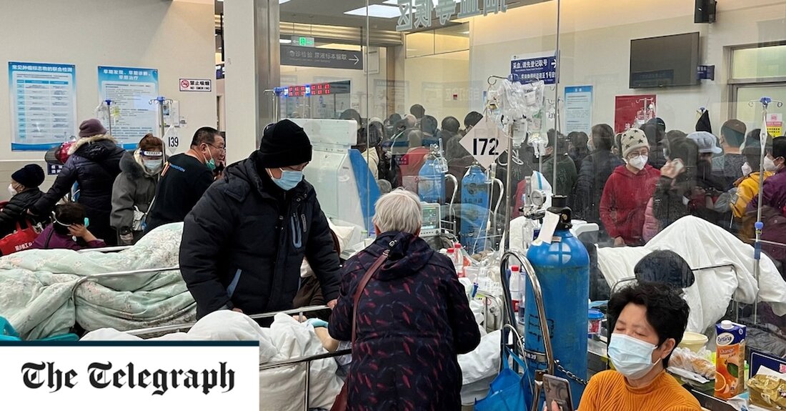 Der städtische Gesundheitschef von Qingdao, einer Stadt mit etwa 10 Millionen Einwohnern in Chinas östlicher Provinz Shandong, sagte kürzlich, dass es dort „zwischen 490.000 und 530.000“ neue Covid-Fälle pro Tag gebe. Qingdao, sagte Bo Tao, habe seine höchste Infektionsrate noch nicht erreicht. Der Bericht über Bos Kommentare, der zuerst von einer Nachrichtenagentur der Kommunistischen Partei in der Stadt verbreitet wurde, wurde später bearbeitet, um die Fallzahlen zu entfernen. Diese Zahlen aus Qingdao lassen die provinziellen und nationalen Berichte über Infektionen in Zweifel ziehen. Peking gab bekannt, dass es am Freitag 4.103 neue Fälle für das gesamte Land gab. Shandong meldete &hellip;
