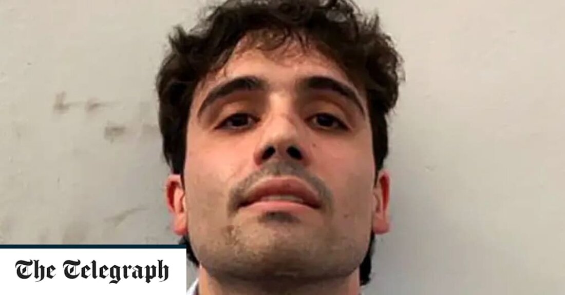Die Söhne des berüchtigten Drogenbosses Joaquin „El Chapo“ Guzman wurden zusammen mit Dutzenden von Mitgliedern des mächtigen mexikanischen Sinaloa-Kartells angeklagt, Fentanyl in die USA geschmuggelt zu haben. Am Freitag reichte das Justizministerium Klage gegen Kartellführer sowie mutmaßliche Chemikalienlieferanten, Laborleiter, Fentanylhändler, Sicherheitsführer, Finanziers und Waffenhändler ein. Die Anklagen erheben drei von Guzmans Söhnen – Ovidio Guzmán López, Jesús Alfredo Guzmán Salazar und Iván Archivaldo Guzmán Sálazar – bekannt als „Chapitos“ oder kleine Chapos, die sich einen Ruf als gewalttätigere und aggressivere Fraktion des Kartells erworben haben. Andere Angeklagte in den Fällen sind diejenigen, die beschuldigt werden, Drogenlabors betrieben und Sicherheit und &hellip;