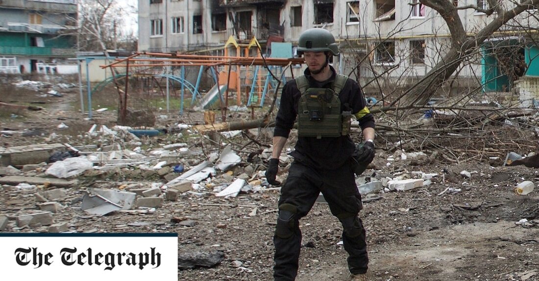 Die Leiche eines der beiden in der Ukraine vermissten britischen Helfer wurde am Mittwoch von Kräften der russischen Privatmiliz Wagner entdeckt. Die Gruppe teilte Fotos von Pässen, die sowohl Andrew Bagshaw (48) als auch Christopher Parry (28) gehörten und von denen sie sagen, dass sie auf der Leiche eines der beiden gefunden wurden. „Heute wurde die Leiche von einem von ihnen gefunden. Bei ihm wurden Dokumente für beide Briten entdeckt“, heißt es in der Wagner-Aussage. Nähere Angaben zum Fundort der Leiche machte sie nicht. Russische Telegram-Kanäle behaupten, die Leiche gehöre Herrn Parry, dies wurde jedoch nicht unabhängig bestätigt. Herr Parry &hellip;