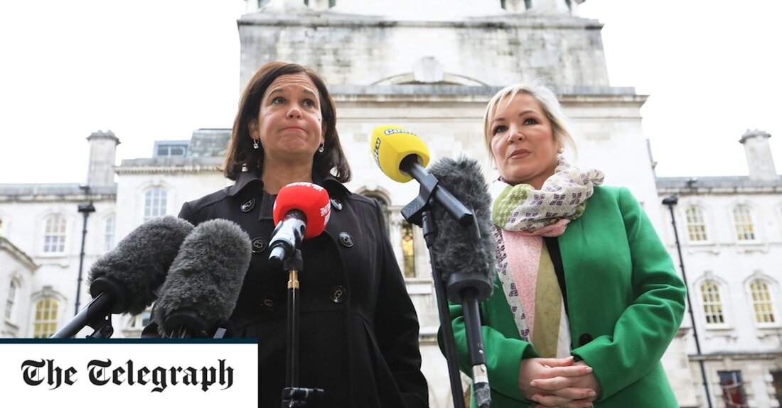 Sinn Fein zog sich am Mittwoch aus den Brexit-Gesprächen mit Großbritannien zurück, nachdem sie die Regierung beschuldigt hatte, Mary Lou McDonald, ihre Parteivorsitzende, auszuschließen. Außenminister James Cleverly war in Belfast, um die politischen Parteien über die Fortschritte bei den Verhandlungen zwischen dem Vereinigten Königreich und der EU über das Nordirland-Protokoll zu informieren. Aber die Gespräche wurden durcheinander gebracht, als Michelle O&#8217;Neill, die Leiterin von Sinn Féin in Nordirland, sich weigerte, daran teilzunehmen, es sei denn, Frau McDonald durfte ebenfalls teilnehmen. Frau O&#8217;Neill ist stellvertretende Präsidentin von Sinn Fein und die designierte erste Ministerin von Nordirland, nachdem sie ihre Partei bei &hellip;