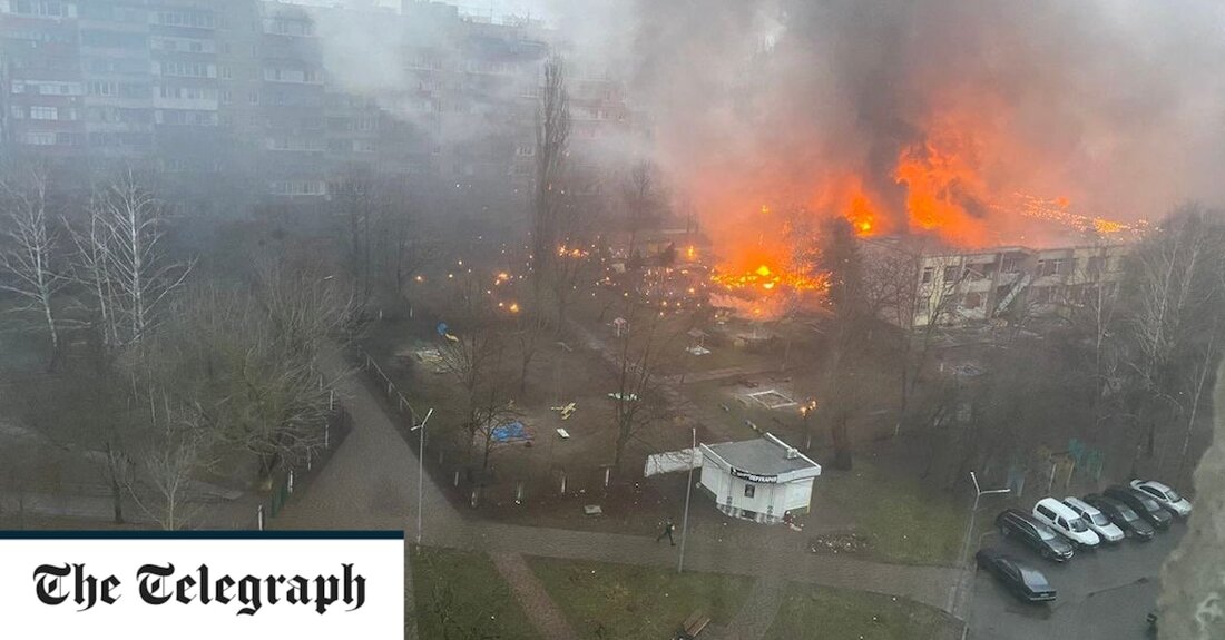 Der ukrainische Innenminister gehörte zu den 16 Menschen, die getötet wurden, als am Mittwochmorgen ein Hubschrauber auf dem Weg zur Frontlinie in ein Kinderzimmer außerhalb von Kiew stürzte. Denys Monastyrsky befand sich zusammen mit neun weiteren ukrainischen Beamten an Bord des Flugzeugs der Rettungsdienste, die getötet wurden, als es kurz nach 8 Uhr morgens in einen Kindergarten in Browary, einem Vorort der ukrainischen Hauptstadt, einraste. Mindestens drei Kinder wurden ebenfalls getötet. Der Absturz ereignete sich, als der Kindergarten Mitarbeiter und Kinder im Inneren hatte. Die Ursache des Vorfalls ist noch nicht bekannt, aber es gab keine ersten Anzeichen dafür, dass &hellip;