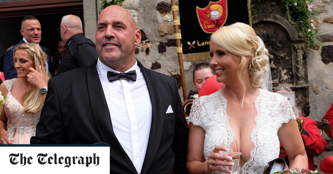 Einer der berüchtigtsten europäischen Hell&#8217;s Angels-Biker hat einem Richter gesagt, er sei nur ein regelmäßiger Urlauber auf Mallorca, als ein lang erwarteter Prozess gegen seinen mutmaßlichen Drogen- und Prostitutionsring auf der spanischen Touristeninsel begann. Frank Hanebuth, ein deutscher ehemaliger Boxer, der 6 Fuß 5 Zoll groß ist, lehnte die Einladung ab, Platz zu nehmen, als er vor dem Nationalgericht von Madrid vor Gericht stand, und sagte voraus, dass seine Aussage nicht lange dauern würde. Der 58-Jährige war mit Beratungsnotizen auf seiner linken Handfläche zu sehen, als er gebeten wurde, Daten seiner Besuche auf Mallorca anzugeben. Die Staatsanwälte fordern 13 Jahre &hellip;