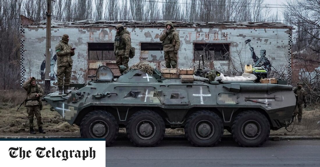 Live-Berichterstattung Ähnliche Beiträge Von Maighna Nanu Speichern 13:21 Uhr Verteidigungsministerium: Ukrainische Panzerbesatzungen treffen in Großbritannien ein Ukrainische Panzerbesatzungen sind in Großbritannien eingetroffen, um mit dem Training für ihren fortgesetzten Kampf gegen Russland zu beginnen. Das Vereinigte Königreich wird der Ukraine zusammen mit globalen Partnerstaaten Challenger-2-Panzer zur Verfügung stellen und damit die Stärke der internationalen Unterstützung für die Ukraine demonstrieren.#StandWithUkraine pic.twitter.com/OLKtllePzN — Verteidigungsministerium 🇬🇧 (@DefenceHQ) 29. Januar 2023 13:04 Uhr Tränenreiche Trauernde erinnern sich an den in der Ostukraine getöteten britischen Freiwilligen Tränenreiche Trauernde in Kiew gedachten am Sonntag eines britischen Freiwilligen, der bei dem Versuch einer Rettungsmission aus der ostukrainischen &hellip;