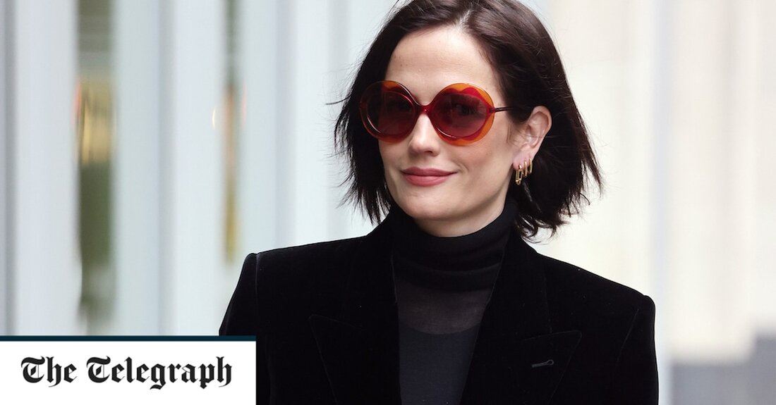 Die James-Bond-Schauspielerin Eva Green hat ihren Streit vor dem High Court mit einer Produktionsfirma über den Zusammenbruch eines mehrere Millionen Pfund schweren Science-Fiction-Films gewonnen, der von einem Richter mit einer „Shakespeare-Farce“ verglichen wurde. Der Casino Royale-Star sollte in einem 4 Millionen Pfund teuren Sci-Fi-Film mit dem Titel A Patriot auftreten, aber das Projekt wurde im Oktober 2019 eingestellt. Sie verklagte White Lantern Film, eine in Dorset ansässige Filmgesellschaft, und behauptete, sie habe trotz der Absage Anspruch auf ihre Gebühr von 1 Million US-Dollar (812.000 GBP) für das Projekt. White Lantern Film und der Kreditgeber SMC Specialty Finance erhoben jedoch Gegenklage &hellip;
