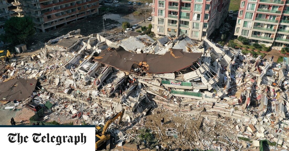 Der Das Epizentrum des Erdbebens lag in der Südtürkeiin der Nähe der Stadt Gaziantep, aber die Auswirkungen breiteten sich über die Grenze tief im Norden Syriens aus. Auf beiden Seiten der Grenze, die bis auf einen wichtigen Hilfskorridor versiegelt ist, wurden große Teile ganzer Städte und Gemeinden zerstört. Grenzüberschreitende Hilfe Das syrische Regime hat mit Unterstützung der russischen Vetomächte im UN-Sicherheitsrat die grenzüberschreitende Hilfsroute in den Nordwesten Syriens im Laufe der Jahre auf einen einzigen Übergang reduziert: das türkische Bab al Hawa. Die einzige Rettungsleine für die von Rebellen gehaltene Enklave wurde infolge des Erdbebens geschlossen. Die Straße von Gaziantep &hellip;