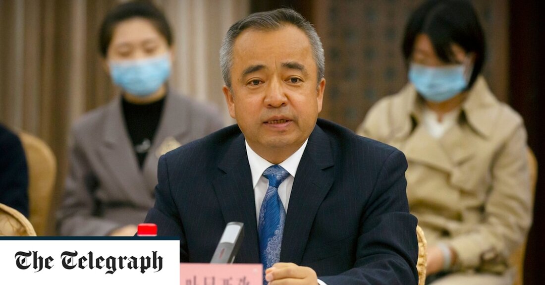 Ein Beamter der Kommunistischen Partei Chinas, der beschuldigt wird, Menschenrechtsverletzungen überwacht zu haben, hat seine Reise nach Großbritannien auf Druck von Abgeordneten abgesagt. Der Gouverneur von Xinjiang, Erkin Tuniyaz, kommt nicht mehr nach London, nachdem konservative Abgeordnete das Auswärtige Amt beschuldigt hatten, China einen „Propagandaputsch“ zu versetzen, indem sie ihm ein Treffen anboten. Ein Sprecher des Außenministeriums sagte: „Wir haben gehört, dass der Gouverneur von Xinjiang seinen Besuch in Großbritannien abgesagt hat. „Die britische Regierung wird weiterhin alle Möglichkeiten nutzen, um gegen Chinas inakzeptable Menschenrechtsverletzungen in Xinjiang vorzugehen.“ Das Vereinigte Königreich hat bestätigt, dass Herr Tuniyaz nicht offiziell von der &hellip;