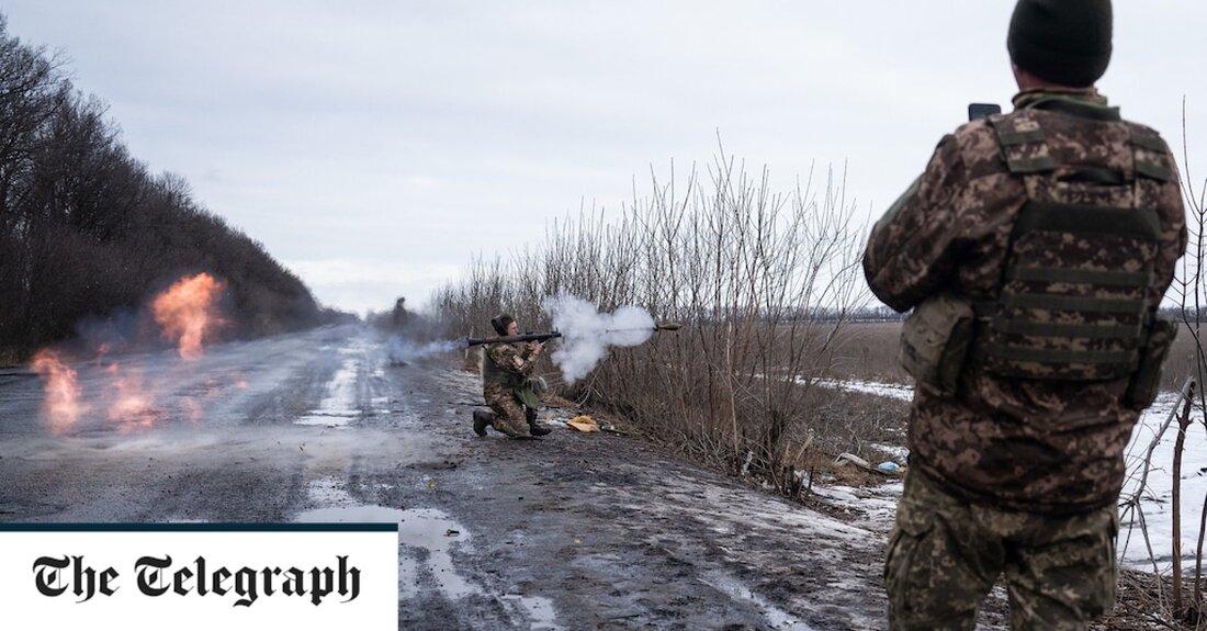 Live-Berichterstattung Ähnliche Beiträge Von Maighna Nanu Speichern 10:28 Uhr Die Panzerlieferung für die Ukraine kam etwas spät, sagt der deutsche Vizekanzler Die Lieferung der in Deutschland hergestellten Kampfpanzer Leopard 1 und Leopard 2 an die Ukraine sei &#8222;etwas zu spät&#8220; gekommen, sagte Vizekanzler Robert Habeck, da die Zeit vor einer erwarteten russischen Offensive knapp werde. &#8222;Mit der Entscheidung, die Panzer zu schicken, tun wir, was wir können&#8220;, sagte er der Zeitung &#8222;Die Zeit&#8220; in einem am Mittwoch veröffentlichten Kommentar. &#8222;Ein bisschen zu spät, aber es ist geschafft&#8230; Alle erwarten eine schreckliche russische Offensive&#8230; Die Zeit drängt.&#8220; Er fügte hinzu, Deutschland &hellip;