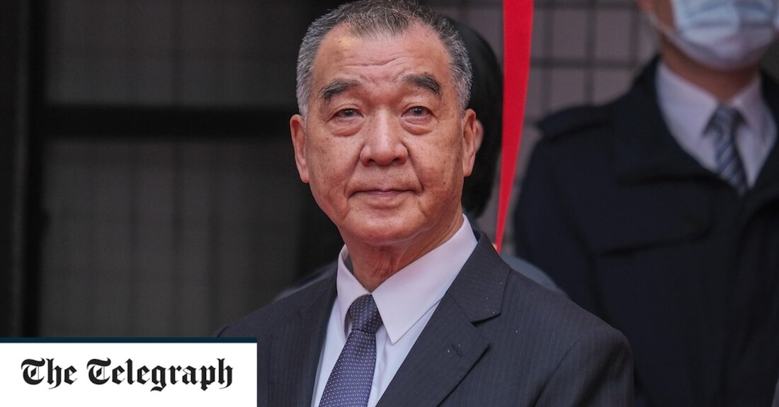 Die Vereinigten Staaten werden angesichts der wachsenden Spannungen mit China die Zahl ihrer Truppen in Taiwan mehr als vervierfachen. Es kam, als Taiwans Verteidigungsminister sagte, das Militär des Landes sei in der Lage, eine chinesische Invasion abzuwehren oder eine Blockade zu überleben. Eine kleine Anzahl von US-Truppen, die sich auf mehrere Dutzend beläuft, darunter Spezialeinheiten und US-Marines, sind vorübergehend nach Taiwan eingedrungen, um ihr Militär auszubilden. Die Trainingsmission soll in den kommenden Monaten auf 100 bis 200 US-Soldaten erweitert werden, berichteten das Wall Street Journal und Fox News. Einige taiwanesische Soldaten sollen Berichten zufolge auch von der Michigan National Guard &hellip;