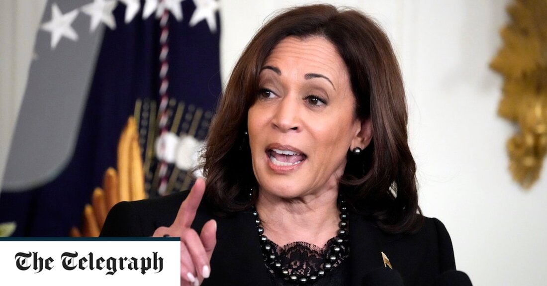 Die demokratische Bürgermeisterin von New York hat die „Grenzzarin“ Kamala Harris wegen der sich verschärfenden Migrantenkrise ins Visier genommen und gesagt, sie habe „zu viel in ihrem Portfolio“. Eric Adams, ein Zentrist, hat die Biden-Regierung für ihr Versäumnis kritisiert, der Stadt Bundeshilfe zu leisten, aber es ist das erste Mal, dass er den Vizepräsidenten direkt angreift – und eine offensichtliche Spaltung zwischen den profiliertesten Demokraten des Landes offenlegt. „Es muss eine Person geben, die sich der Dekompressionsstrategie für die Bundesregierung widmet“, sagte Herr Adams während einer Pressekonferenz im Rathaus. „Es wird oft gesagt, dass die Rolle der VP zu viel &hellip;