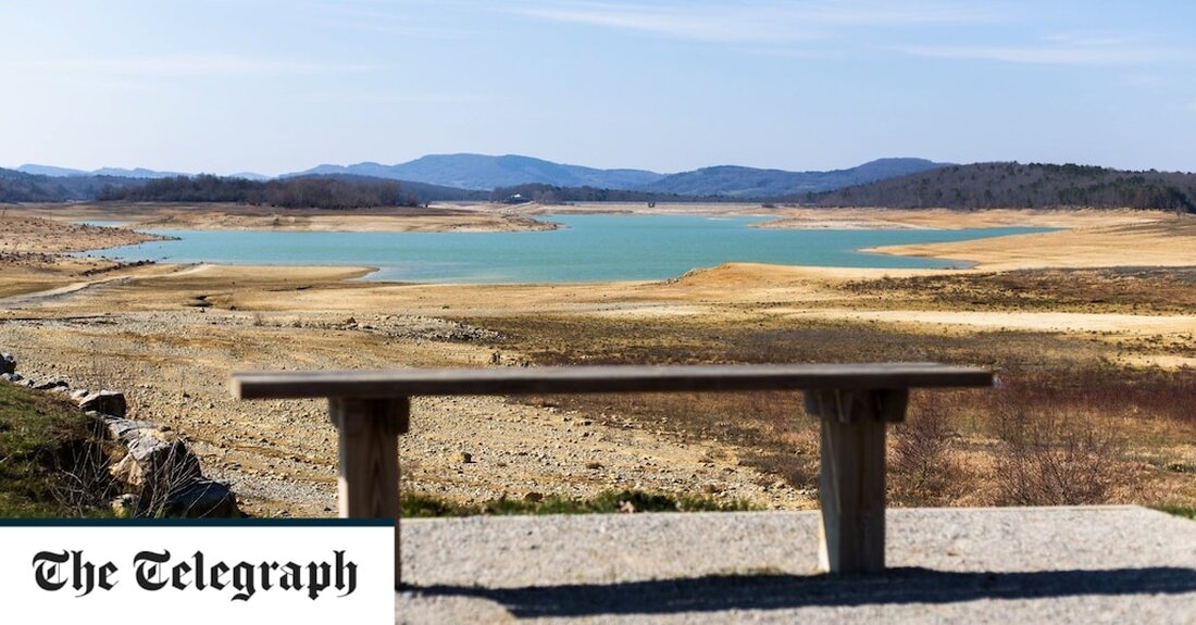 Eine beispiellose Winterdürre in ganz Europa hat dramatische Szenen auf dem ganzen Kontinent und Warnungen vor Bedrohungen für die Ernährung, die Wassersicherheit und sogar die Energieerzeugung ausgelöst. In Italien treiben ausgetrocknete Bäche und verdorrte Ernten durstige Wildschweine auf der Suche nach Nahrung und Wasser in die Städte. Die Wildschweine sind heute so allgegenwärtig, dass Menschen, die aus Supermärkten kommen, von Wildschweinherden „überfallen“ wurden, die versuchten, ihnen ihre Einkäufe zu entreißen, und alle zwei Tage einen Verkehrsunfall verursachen, so der Bauernverband Coldiretti. Laut einer im Januar veröffentlichten Studie der Technischen Universität Graz befindet sich Europa seit 2018 in einer schweren Dürre, &hellip;