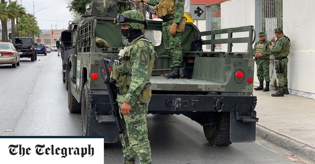 Vier Amerikaner reisten für eine billige medizinische Behandlung nach Mexiko und wurden stattdessen von schwer bewaffneten Männern umgeben, die sie in einem Fall, von dem die Behörden glauben, dass es sich um eine falsche Identität handeln könnte, auf die Ladefläche eines Pickups warfen. Die Gruppe hatte in einem weißen Minivan die Grenze von Texas überquert und gerade Matamoros im Nordosten Mexikos erreicht, als sie unter Beschuss geriet. Fotos zeigten, dass das teilweise zerstörte Auto mit Nummernschildern aus North Carolina und einem zerbrochenen Fenster auf der Beifahrerseite vor einem Geschäft in der Stadt mit mindestens einem anderen Auto zusammenstieß. Die Behörden &hellip;