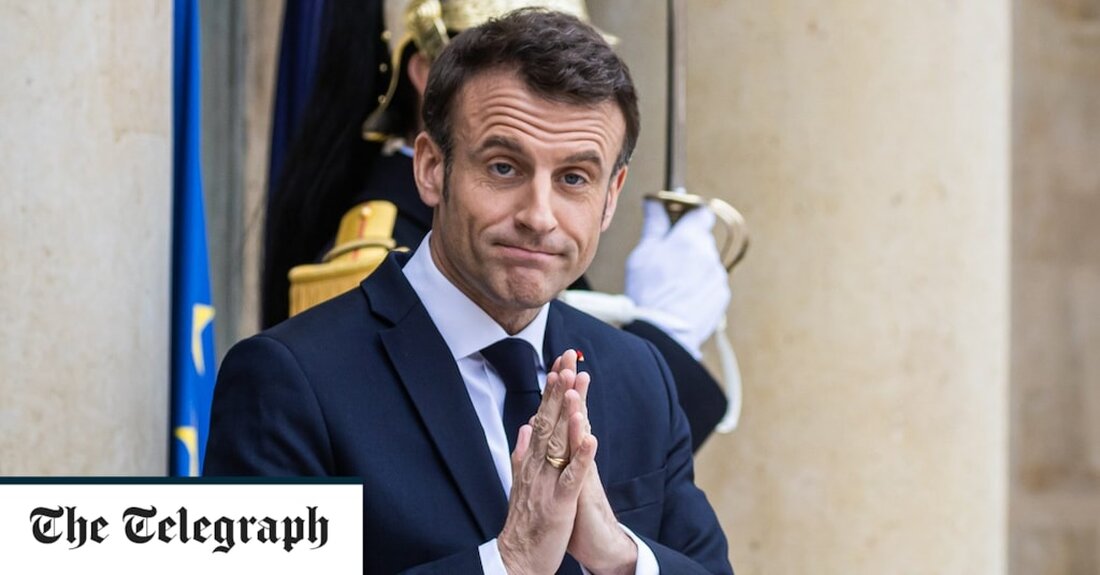 Emmanuel Macron strebt eine deutliche Aufstockung der britischen Mittel an, um Migranten daran zu hindern, die französische Küste zu verlassen. Britische und französische Beamte verhandeln einen längerfristigen Multi-Millionen-Pfund-Deal, um Strandpatrouillen, Überwachung und Polizei zu bezahlen, um die Menschenschmuggelbanden vor einem englisch-französischen Gipfel in Paris zwischen dem Premierminister und dem französischen Präsidenten zu zerschlagen. Quellen aus dem Elysee-Palast sagten, dass Beamte versuchten, einen „mehrjährigen Finanzierungsrahmen“ zu vereinbaren, der es ihnen ermöglichen würde, „unsere Maßnahmen besser zu planen“ und Beamte, Ausrüstung und Asylunterkünfte für Migranten zu erhöhen. „Wir sind bereit, mehr zu tun“, sagte ein französischer Regierungsbeamter. Letztes Wochenende gab The Telegraph &hellip;
