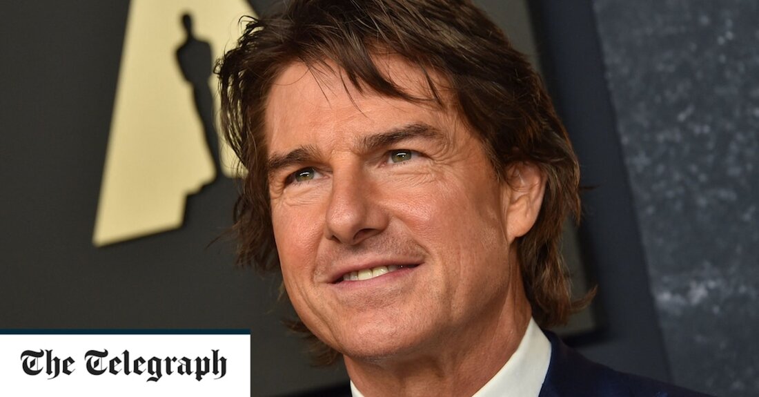 Tom Cruise ist es nicht gelungen, die „Hauptstadt der Eisbären“ der Welt davon zu überzeugen, ihm zu erlauben, Hubschrauber für einen Mission Impossible-Dreh zu landen. Behörden im norwegischen Territorium Svalbard haben dem 60-jährigen Hollywoodstar mitgeteilt, dass er keine Hubschrauber auf dem arktischen Archipel landen kann, da dies die lokale Tierwelt stören würde. PolarX, die lokale Produktionsfirma, hatte während der Dreharbeiten zu Mission: Impossible – Dead Reckoning Part Two um die Erlaubnis für 30 Landungen gebeten. Aber der Gouverneur, Lars Fause, lehnte sie ab und priorisierte die Bedürfnisse der Eisbärenpopulation in dem Gebiet 600 Meilen vom Nordpol entfernt. Kristin Heggelund, die &hellip;
