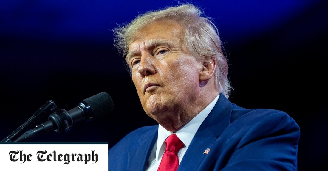 Donald Trump forderte am Samstag seine Unterstützer auf, gegen Berichte zu protestieren, dass er nächste Woche wegen Schweigegeldzahlungen verhaftet werden könnte, die er angeblich vor der Wahl 2016 an den Pornostar Stormy Daniels gezahlt hatte. In einem Beitrag auf seiner Website Truth Social bezeichnete der ehemalige Präsident die Staatsanwaltschaft von Manhattan als „korrupt“, als eine große Jury sich darauf vorbereitete, zu entscheiden, ob er angeklagt und wegen der Anschuldigungen angeklagt werden sollte. „Der führende republikanische Kandidat und ehemalige Präsident der Vereinigten Staaten von Amerika wird am Dienstag nächster Woche festgenommen. Protestieren Sie, nehmen Sie unsere Nation zurück!“ er schrieb in &hellip;