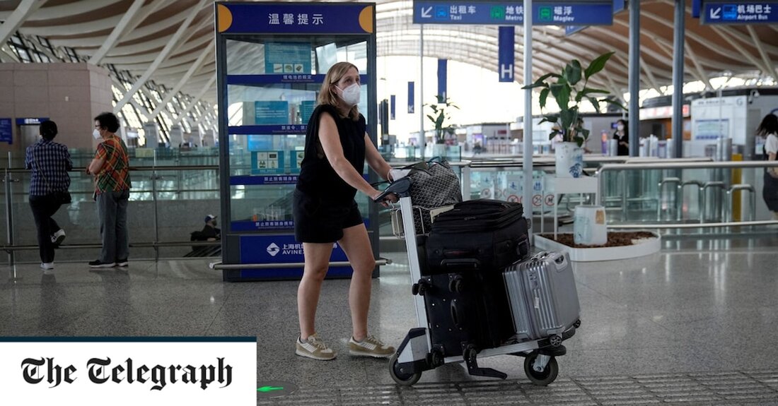 China wird seine Grenzen zum ersten Mal in den drei Jahren seit Ausbruch der Covid-19-Pandemie wieder für ausländische Touristen öffnen, indem die Ausstellung aller Arten von Visa ab Mittwoch wieder aufgenommen wird. Die Aufhebung dieser letzten grenzüberschreitenden Kontrollmaßnahme zum Schutz vor Covid-19 erfolgt, nachdem die Behörden im vergangenen Monat den Sieg über einen jüngsten Anstieg des Virus erklärt haben. Der Schub für den Tourismussektor sollte dazu beitragen, eine 17-Billionen-Dollar-Wirtschaft wiederzubeleben, die im vergangenen Jahr eine der langsamsten Wachstumsraten seit fast einem halben Jahrhundert erlitten hat. Gebiete in China, für die vor der Pandemie kein Visum erforderlich war, werden wieder visumfrei &hellip;