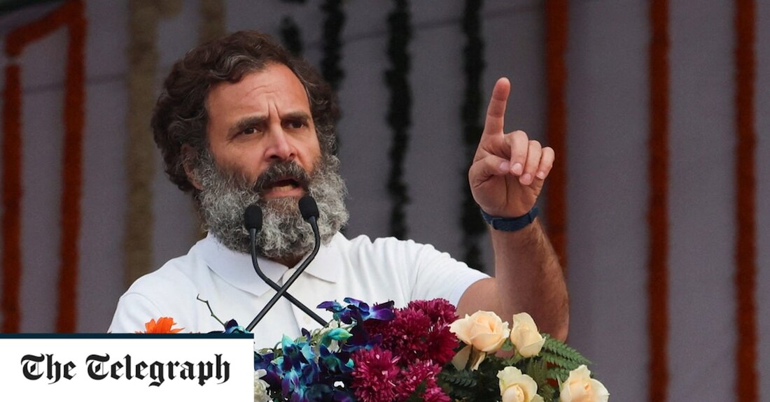 Einer der führenden Oppositionspolitiker Indiens, Rahul Gandhi, ist wegen Verleumdung des Nachnamens des Premierministers zu zwei Jahren Gefängnis verurteilt worden. Das Urteil wurde Herrn Gandhi, 52, von einem Gericht in Gujarat, dem Heimatstaat von Indiens zunehmend autoritärem Premierminister Narendra Modi, zugesprochen. Herr Gandhi hielt 2019 eine Rede, in der er behauptete, dass alle Diebe den Nachnamen Modi tragen. Herrn Gandhi wurde eine Kaution von einem Monat bis zum Beginn der Strafe gewährt. Mallikarjun Kharge, Präsident der Kongresspartei, die Herr Gandhi von 2017 bis 2019 führte, twitterte: „Die Modi-Regierung ist ein Opfer des politischen Bankrotts. Wir werden beim höheren Gericht Berufung &hellip;