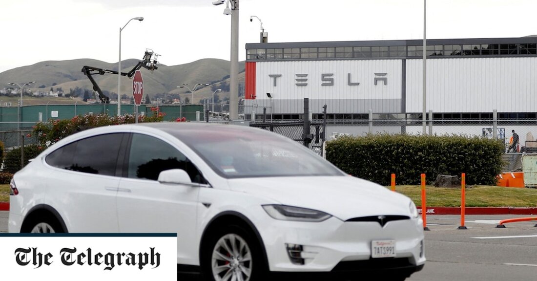 Tesla-Mitarbeiter teilten Videos von nackten Kunden und konnten mithilfe von Kameras, die in den Fahrzeugen des Unternehmens installiert waren, in Elon Musks eigene Garage sehen. Ex-Mitarbeiter beschrieben, wie sie sich Aufnahmen von einem Mann ansahen, der sich nackt seinem Auto näherte, ein Auto mit hoher Geschwindigkeit ein Kind erfasste und „sexuelle Wellness-Artikel“ erblickte, die in Privaträumen aufbewahrt wurden. Die Videos wurden mit Kameras aufgenommen, die in Tesla-Fahrzeugen eingebaut sind, um beim Fahren zu helfen, obwohl das Elektroautounternehmen auf seiner Website versichert, dass sie „von Grund auf zum Schutz Ihrer Privatsphäre entwickelt wurden“. Videos von intimen Momenten und Unfällen verbreiteten sich &hellip;