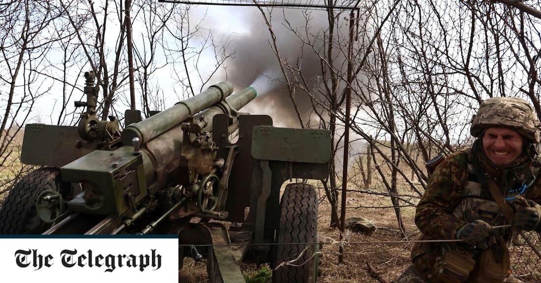 Mehrere Explosionen erschütterten am Mittwoch eine besetzte ukrainische Stadt, die als „Tor zur Krim“ gilt, als russische Kollaborateure warnten, dass die Frühjahrsoffensive der Ukraine unmittelbar beginnen könnte. Der gestürzte ukrainische Bürgermeister von Melitopol in der südukrainischen Region Saporischschja meldete am Mittwoch Explosionen in den „nördlichen und westlichen Sektoren“ der Stadt, nannte aber keine weiteren Einzelheiten. „Kollaborateure des vorübergehend besetzten Teils der Region Saporischschja haben Alarm geschlagen“, sagte Ivan Fedorov. „Es stellt sich heraus, dass die Orks ‚ihre eigenen‘ im Stich lassen.“ Auch unabhängige russische Medien berichteten über die Explosionen. Melitopol-Gegenoffensiven Die Explosionen ereigneten sich, als Wladimir Putin die Ukraine beschuldigte, &hellip;
