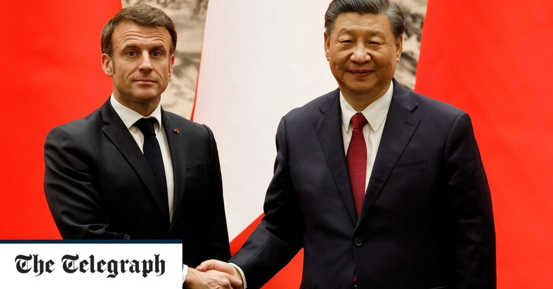Emmanuel Macron wird vorgeworfen, sich vor China zu beugen, indem er die Eröffnung des ersten Nato-Büros in Asien blockierte. Das Nato-Verbindungsbüro in Tokio wurde erstmals im Januar vorgeschlagen, als Nato-Generalsekretär Jens Stoltenberg Japan besuchte. Doch im Juni lehnte der französische Präsident den Vorschlag ab, offenbar aus Sorge, er könnte die Spannungen zwischen der Allianz und China verstärken, berichtete die Financial Times. „Wenn wir die Nato dazu drängen, das Spektrum und die Geographie zu erweitern, werden wir einen großen Fehler machen“, zitierte die Zeitung Herrn Macron. Philipe Setton, der französische Botschafter in Tokio, bekräftigte diese Position und sagte: „Obwohl wir die &hellip;