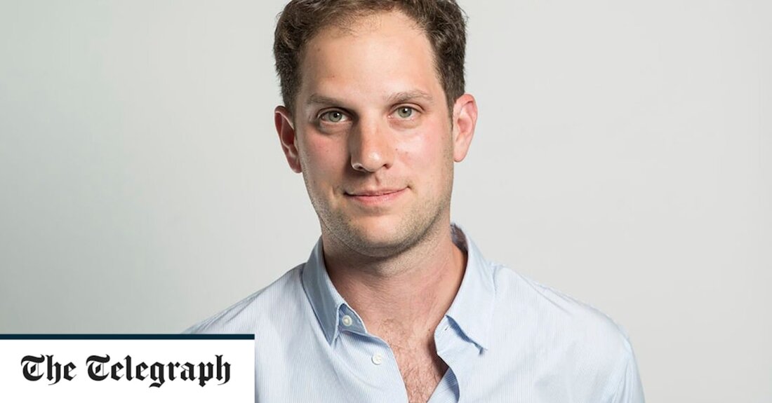Evan Gershkovich, ein amerikanischer Reporter, der für das Wall Street Journal arbeitet, wurde offiziell wegen Spionage in Russland angeklagt. Agenten des russischen Föderalen Sicherheitsdienstes (FSB) nahmen Ende März den angesehenen Moskauer Korrespondenten bei einem Berichtsauftrag in Jekaterinburg in der Nähe des Uralgebirges fest. „Gershkovich wurde angeklagt“, zitierte die russische Nachrichtenagentur Interfax eine ungenannte Quelle. Herr Gershkovich wird derzeit im berüchtigten Lefortowo-Gefängnis in Moskau festgehalten. Joe Biden, der US-Präsident, hat seine Freilassung gefordert und Hunderte von Zeitungen auf der ganzen Welt haben eine Petition unter dem Motto „Journalismus ist kein Verbrechen“ unterzeichnet. Ein Anwalt, der Herrn Gershkovich diese Woche im Lefortowo-Gefängnis &hellip;