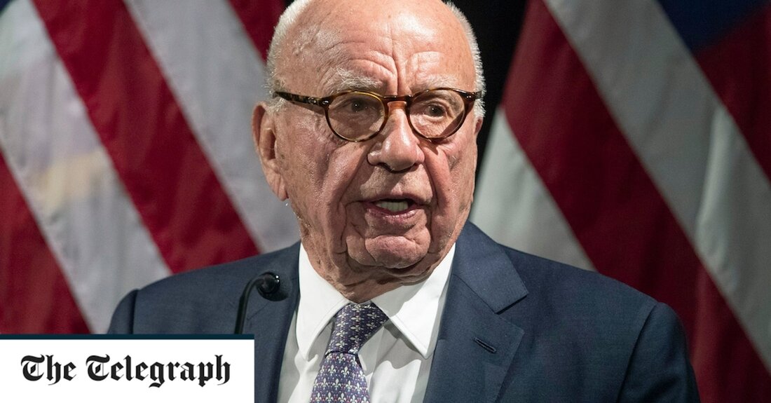 Fox News steht vor einer Untersuchung wegen Vorwürfen, Beweise in einem von Dominion Voting Systems angestrengten Verleumdungsfall zurückgehalten zu haben. Ein Richter aus Delaware sagte, er werde Sanktionen gegen den Mediengiganten verhängen, nachdem er seine Anwälte beschuldigt hatte, nicht „unkompliziert“ mit ihm umzugehen. Fox wird vorgeworfen, Dominion, ein Unternehmen für Wahltechnologie, verleumdet zu haben, indem es es mit unbewiesenen Vorwürfen des Wahlbetrugs während der Präsidentschaftswahlen 2022 in Verbindung gebracht hat. Die Behauptungen, die eine Reihe von Verschwörungstheorien und Donald Trumps Behauptung befeuerten, Joe Biden habe die Wahl gestohlen, wurden von mehr als 50 Richtern zurückgewiesen. Fox hat behauptet, es habe &hellip;
