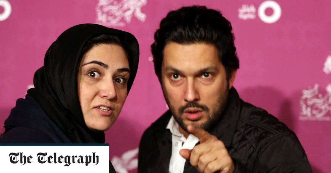 Iranischen Filmstars, Sportlern und Prominenten wurde verboten, das Land zu verlassen, ihre Bankkonten eingefroren und Löhne gekürzt, laut durchgesickerten Dokumenten, die das Ausmaß des Vorgehens des Regimes offenbaren. Dutzende berühmter Iraner wurden für die Unterstützung der Frauenrechtsproteste bestraft, geheime Dokumente, die von der Telegraph-Show gesehen wurden, mit Strafmaßnahmen, einschließlich „Unterbrechung ihrer Kommunikation“. Die Regierungsliste umfasst Stars des Sports, der Bühne und der Leinwand sowie Fußballtrainer, die alle Teil eines Massendurchgreifens gegen jeden sind, der den Aufstand unterstützt, der im September begann. In den Dokumenten heißt es, die Strafen seien eine Reaktion auf das, was das Regime als „Anstiftung zu weiteren &hellip;