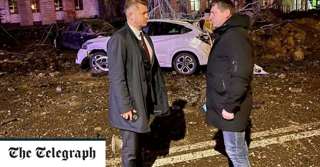 Live-Berichterstattung Ähnliche Beiträge Von Maighna Nanu Speichern 8:00 UHR MORGENS Deutschland sagt, es sei jetzt nicht an der Zeit, über die NATO-Mitgliedschaft der Ukraine zu diskutieren Bundesverteidigungsminister Boris Pistorius lehnte eine schnelle Entscheidung über die Mitgliedschaft der Ukraine in der Nato ab, dem westlichen Bündnis, das die Ukraine während ihres gesamten Krieges mit Russland unterstützt hat, wobei die Mitgliedstaaten sie mit Waffen beliefern. Kiew möchte, dass das Militärbündnis ihm die Mitgliedschaft anbietet. „Die Tür steht einen Spalt offen, aber jetzt ist nicht die Zeit, um zu entscheiden“, sagte Pistorius am späten Donnerstagabend in der ZDF-Sendung Maybrit Illner und fügte hinzu, &hellip;