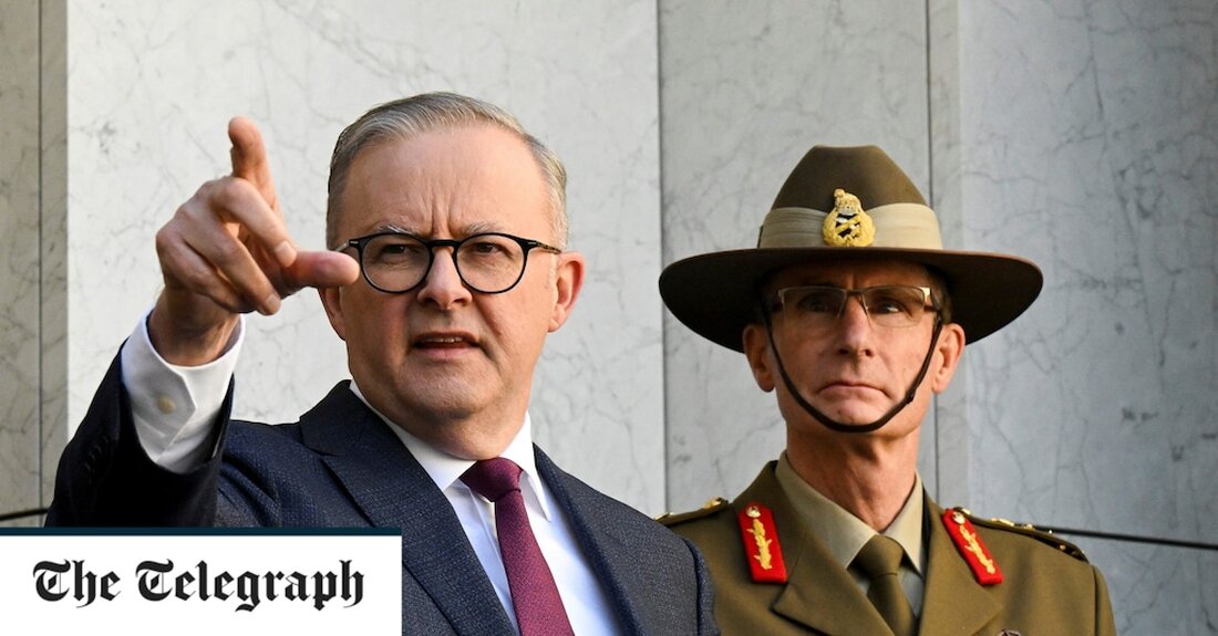 Die Labour-Regierung in Australien hat eine mit Spannung erwartete strategische Überprüfung der Verteidigung veröffentlicht, in der es heißt, dass die Vereinigten Staaten nicht länger der „unipolare Führer des Indopazifik“ sind, dass ein intensiver Wettbewerb zwischen den USA und China die Region definiert und dass es daher „ Konfliktpotenzial“. Als Reaktion darauf wird die australische Regierung Diplomatie und Langstrecken-Präzisionsschlagwaffen sowie die heimische Produktion von Lenkwaffen priorisieren, anstatt sich auf die Verteidigung ihrer Landmasse zu konzentrieren. Die am Montag von der Regierung veröffentlichte Überprüfung, die die größte Umstrukturierung des Landes für die australische Verteidigungsstreitmacht seit Jahrzehnten vorwegnehmen soll, besagt, dass die nördlichen &hellip;