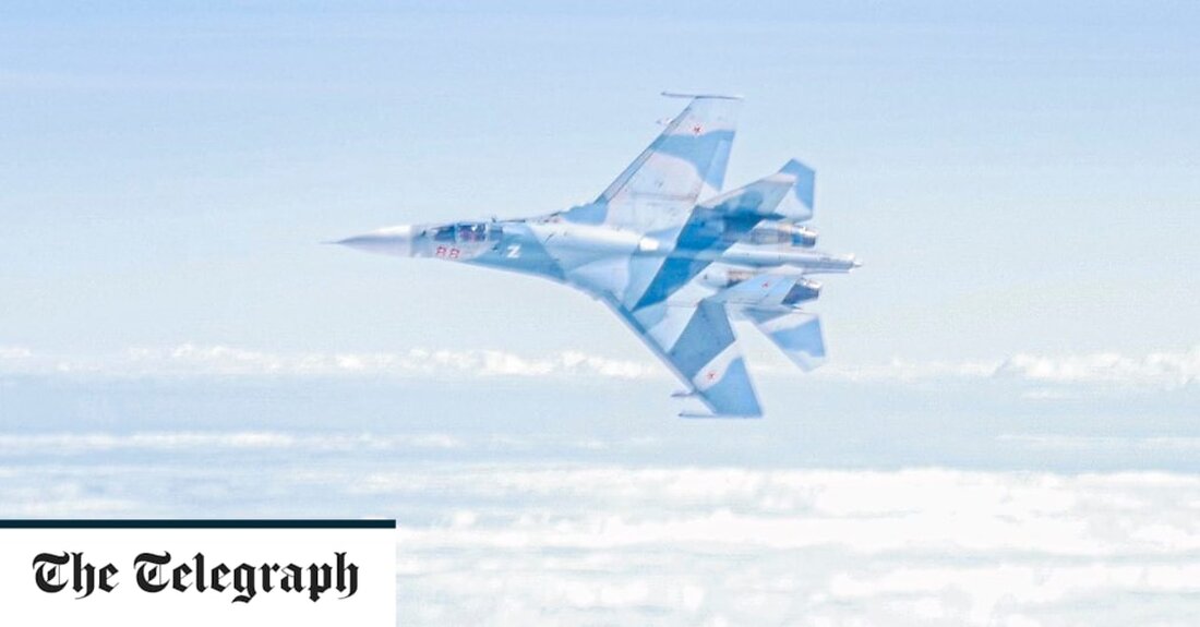 Britische und deutsche Kampfjets haben über der Ostsee drei russische Flugzeuge abgefangen. Von den Nato-Verbündeten geflogene Eurofighter-Jets wurden durcheinander gebracht, um die russischen Flugzeuge im internationalen Luftraum zu beobachten. Die deutsche Luftwaffe hat am Mittwochmorgen Fotos der russischen Flugzeuge auf Twitter veröffentlicht. Die Luftwaffe identifizierte die Flugzeuge als zwei SU-27-Jäger, die ein IL-20-Überwachungsflugzeug flankierten, und gab an, dass sie mit ausgeschalteten Transpondern flogen. Waffen Ukraine &#8211; Su-27 Bis Ende des Monats fliegen die beiden Nationen im Rahmen der Nato-Luftpolizei gemeinsame Missionen über der Ostsee. Im Mai übernimmt Großbritannien die alleinige Verantwortung für die Überwachung des Luftraums um die baltischen Staaten &hellip;