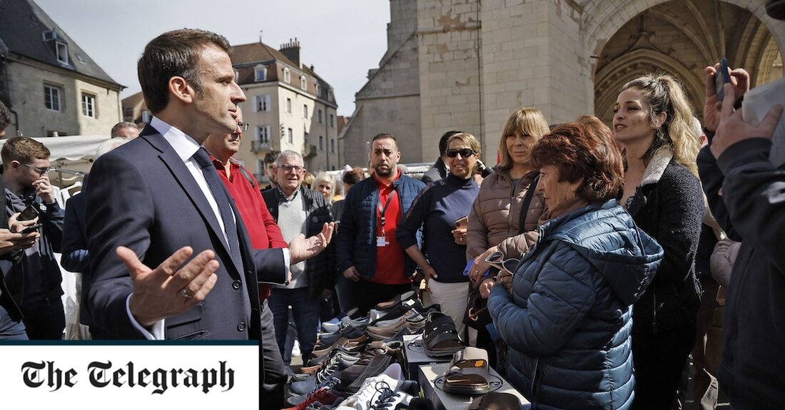 Noah, ein 11-jähriger Schuljunge, wollte unbedingt mit Emmanuel Macron hinter einer Sicherheitskette im Dorf Ganges in Südfrankreich sprechen und sagte, er habe eine Botschaft für den belagerten französischen Präsidenten. „Ich werde ihm sagen, dass er zurücktreten soll. Seine Rentenreform ist Müll“, rief er aus, als Herr Macron sich darauf vorbereitete, die Schule zu besuchen, um den Lehrern eine Gehaltserhöhung anzubieten. Ein Jahr nachdem der zentristische 45-Jährige problemlos eine zweite fünfjährige Amtszeit gewonnen hatte, war dies für Frankreichs „republikanischen Monarchen“, wie ihn seine Kritiker gerne nennen, kaum eine willkommene Wahl. Die Feindseligkeit gegenüber Frankreichs jüngstem Staatsoberhaupt seit Napoleon ist mittlerweile sogar &hellip;