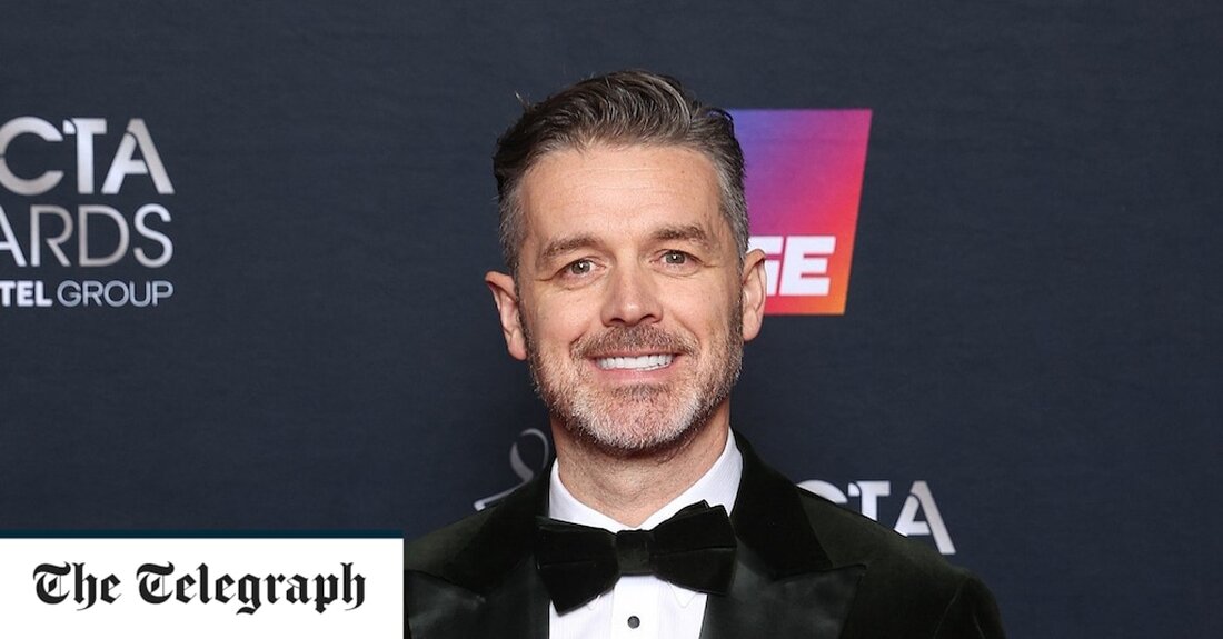 Jock Zonfrillo, ein schottischer Koch, der zu einem prominenten Richter in der erfolgreichen Fernsehsendung MasterChef wurde, ist im Alter von 46 Jahren in Australien gestorben. In einer Erklärung, die am Montagmorgen veröffentlicht wurde, sagte Zonfrillos Familie: „Mit völlig zerbrochenem Herzen und ohne zu wissen, wie wir möglicherweise ohne ihn durchs Leben gehen können, sind wir am Boden zerstört, mitteilen zu müssen, dass Jock gestern verstorben ist. „So viele Worte können ihn beschreiben, so viele Geschichten können erzählt werden, aber im Moment sind wir zu überwältigt, um sie in Worte zu fassen. Für diejenigen, die seinen Weg kreuzten, sein Gefährte wurden &hellip;