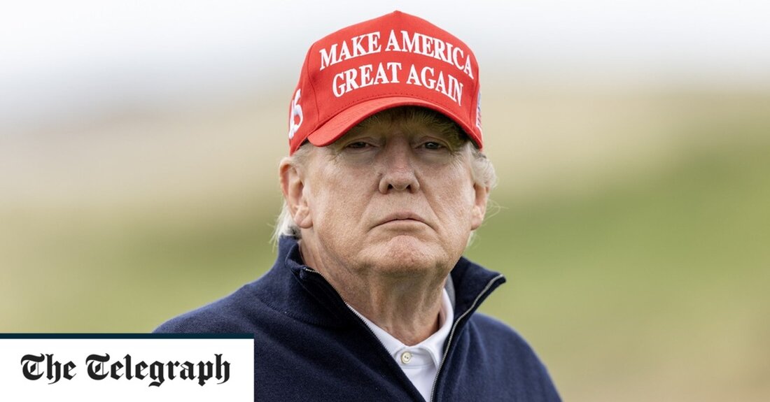 Es war Donald Trumps einziger Auftritt in dem Vergewaltigungsfall, der nun seine Rückkehr ins Weiße Haus gefährden könnte, ein Moment, in dem die Zehen vor der Kamera zusammengerollt wurden und einen Teil der Verteidigung des ehemaligen Präsidenten erschütterten. Herr Trump wurde von Anwälten für E Jean Carroll abgesetzt, den Zeitschriftenautor, der ihn beschuldigt hat, sie Mitte der 1990er Jahre in einem New Yorker Kaufhaus vergewaltigt zu haben. Die frühe Leugnung des ehemaligen Präsidenten war ein typisch Trump-bösartiger Sturzbach. „Ich sage es mit großem Respekt: ​​Erstens ist sie nicht mein Typ. Nummer zwei, es ist nie passiert“, sagte er, als der &hellip;