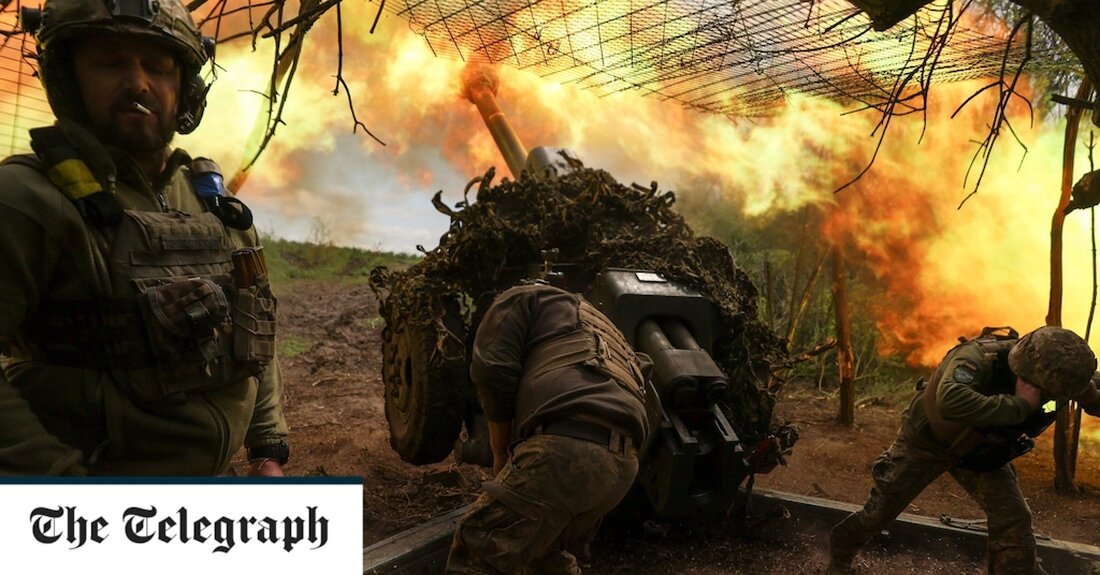 Heute weiter Ukraine: Das Neueste, hören wir von unserem leitenden Auslandskorrespondenten Roland Oliphant, der an der Front in der Ukraine unterwegs ist. Wir analysieren auch die Entscheidung des Vereinigten Königreichs, die Ukraine mit Storm Shadow-Marschflugkörpern zu beliefern, und diskutieren die sich entwickelnden Beziehungen zwischen Russland und Zentralasien nach der Siegesparade in Moskau. Ukraine-Podcast 10 05 23 Roland beschreibt die angespannte Atmosphäre in der Ukraine, während wir auf die lang erwartete Gegenoffensive warten: Jeder ist auf der Suche danach. Es gibt eine Menge Journalisten, die in Autos durch das Land fahren und nach Waffenkonvois suchen, die ihnen etwas sagen könnten. Und, &hellip;