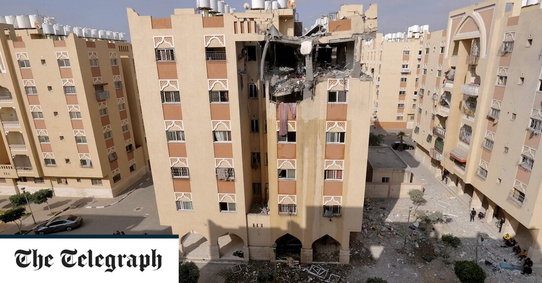 Israel hat den Kommandeur der Raketenabschusstruppen des Islamischen Dschihad im Gazastreifen bei einem nächtlichen Luftangriff ermordet und damit die Hoffnungen auf einen schnellen Waffenstillstand gedämpft, da die Kämpfe einen dritten Tag andauerten. Das israelische Militär sagte, es habe Ali Ghali, den Befehlshaber des Islamischen Dschihad, in einem Versteck bei einem Luftangriff vor Tagesanbruch angegriffen, bei dem auch zwei weitere Militante derselben Gruppe getötet wurden. Sein Tod wurde auch in einer Erklärung des Islamischen Dschihad, der zweitgrößten militanten Gruppe im Gazastreifen, bestätigt. „Ghali war dafür verantwortlich, Raketenfeuer auf israelisches Territorium zu lenken und auszuführen, einschließlich der jüngsten Bombardierungen während der Operation &hellip;