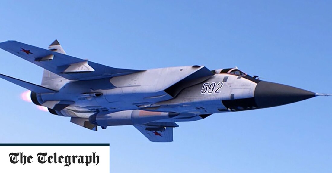 Russische Wissenschaftler für Hyperschallraketen haben den Kreml gewarnt, dass ihre Forschung scheitern könnte, nachdem Sicherheitsdienste ihre Kollegen wegen Hochverrats festgenommen haben. Die Wissenschaftler teilten der russischen Regierung mit, dass sie ihre Arbeit nicht fortsetzen können, solange der FSB nicht aufhört, Forscher an ihrem sibirischen Institut zu verhaften. Der seltene Protestakt, der in einem gezielten offenen Brief erfolgte, wirft weitere Fragen über die Fähigkeit Russlands auf, die High-Tech-Waffen zu entwickeln, die es für seinen Krieg in der Ukraine benötigt. Promo „Waffen der Ukraine“. Dies liegt daran, dass einige der am meisten gepriesenen Hyperschallraketen Russlands bisher auf dem Schlachtfeld die Erwartungen nicht &hellip;