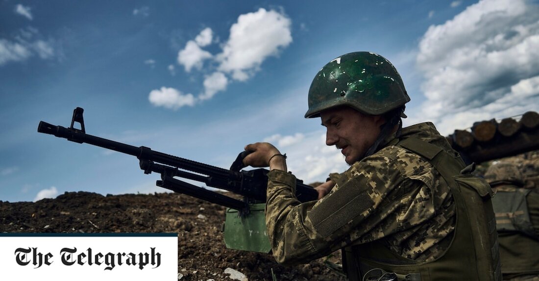 Heute weiter Ukraine: Das Neueste, Das Gremium berichtet über weitere mutmaßliche ukrainische Drohnenangriffe in Russland, bringt Ihnen die neuesten diplomatischen Updates aus der ganzen Welt und analysiert die Berichte des britischen Verteidigungsministeriums, dass Russland in seinem Krieg in der Ukraine „die Initiative verliert“. Ukraine Pod 21 05 23 Dominic Nicholls, Associate Editor von Defence, mischt sich in die Debatte über die jüngsten Drohnenangriffe und die Ereignisse nach Ansicht des britischen Verteidigungsministeriums ein: Das Verteidigungsministerium stellt fest, dass Russland seit Anfang Mai dieses Jahres zunehmend die Initiative in dem Konflikt zurückgezogen hat. Russland „reagiert auf das Vorgehen der Ukraine“, statt seine &hellip;
