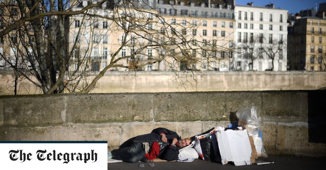 Die französische Regierung steht wegen ihres Plans, Tausende Obdachlose aus Paris zu vertreiben und sie zu den Olympischen Spielen 2024 in andere Teile Frankreichs zu schicken, unter Beschuss. Seit März fordert die Regierung Beamte in ganz Frankreich auf, „vorübergehende regionale Unterbringungseinrichtungen“ einzurichten, um Tausende von Obdachlosen aus der französischen Hauptstadt unterzubringen, darunter viele Migranten. Die Anordnung, die für ganz Frankreich mit Ausnahme des Nordens und Korsikas gilt, zielt darauf ab, in Hotels in der Region Paris, die derzeit als Notunterkünfte genutzt werden, Platz freizugeben, damit sie von Touristen, die die Spiele besuchen, genutzt werden können. Maud Gatel, Abgeordnete der zentristischen &hellip;
