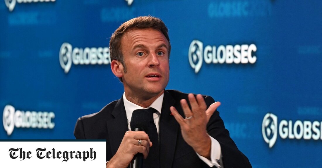 Emmanuel Macron gab gegenüber den osteuropäischen Ländern zu, dass er auf deren Aufrufe hätte hören sollen, die Bedrohung der Ukraine durch Russland ernster zu nehmen, und sagte: „Wir haben die Gelegenheit verpasst, auf Sie zu hören.“ Der französische Präsident wurde kritisiert, weil er versuchte, Wladimir Putin von einer Invasion in der Ukraine abzubringen, während er offenbar Warnungen aus Osteuropa und Großbritannien vor einer drohenden russischen Aggression ignorierte. „Einige sagten, Sie hätten die Gelegenheit verpasst, den Mund zu halten. Ich denke, wir haben auch die Gelegenheit verpasst, Ihnen zuzuhören. „Diese Zeit ist vorbei“, sagte Macron unter Applaus während einer Rede beim &hellip;