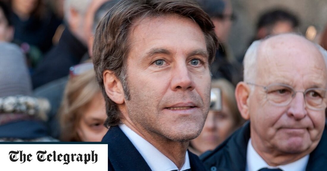 Ein italienischer Prinz soll auf seinen Anspruch auf den Thron des Landes verzichten, sodass der Titel eine Generation an seine Tochter überspringt, ein Teenager-Model mit einer riesigen Fangemeinde auf Instagram. Prinz Emanuele Filiberto von Savoyen sagte, er hoffe, dass die „moderne“ Initiative zeigen würde, dass seine Familie offen und fortschrittlich sei, und sagte voraus, dass seine 19-jährige Tochter Vittoria einen besseren Job machen würde als er. Als Model mit fast 80.000 Followern auf Instagram studiert sie derzeit Politikwissenschaft und Kunstgeschichte an der University of London. Ihr Vater nennt sie wegen ihres Interesses an Mode und sozialen Medien die „Rock’n’Roll-Prinzessin“. Das &hellip;
