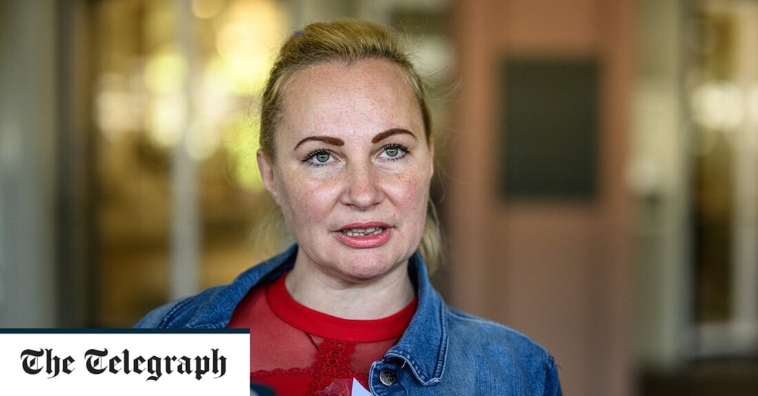 Eine Ukrainerin wurde in Deutschland zu einer Geldstrafe von 900 Euro verurteilt, weil sie die russische Invasion in der Ukraine geduldet hatte. Damit ist sie die jüngste Person, die gegen die strengen deutschen Propagandagesetze verstößt. Ein Gericht in Köln stellte fest, dass Elena Kolbasnikowa „eine Bedrohung für den öffentlichen Frieden“ darstellte, indem sie bei einer pro-russischen Protestveranstaltung eine Rede hielt, in der sie die Invasion der Ukraine als „notwendig“ bezeichnete. Während der Protestkundgebung im vergangenen Jahr zum Gedenken an das Ende des Zweiten Weltkriegs sagte sie einem Fernsehsender auch, dass „Russland kein Aggressor“ sei. Die Richterin befand, dass diese beiden &hellip;