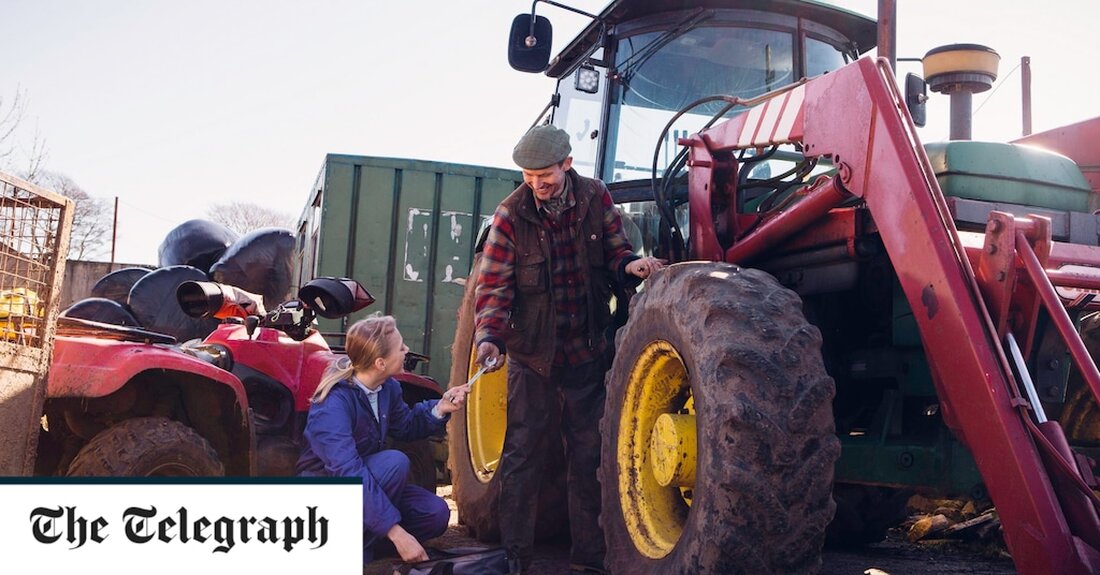 Der Krieg in der Ukraine löst eine Kriminalitätswelle im ländlichen Großbritannien aus, da Banden landwirtschaftliche Maschinen stehlen, von denen die Ermittler glauben, dass sie nach Russland geschickt werden. Moskau wurde nach der illegalen Invasion Wladimir Putins von westlichen Sanktionen getroffen, die zu einem florierenden Schwarzmarkt für die Ausrüstung geführt haben, teilte die Polizei mit. Früher hatten es die Banden auf landwirtschaftlich genutzte Gebiete im Osten Englands abgesehen, jetzt haben sie es aber auch auf Farmen im Norden und in Schottland abgesehen, da die Kriminalität auf dem Land in diesem Jahr sprunghaft angestiegen ist. „Meiner professionellen Meinung nach haben der Krieg &hellip;