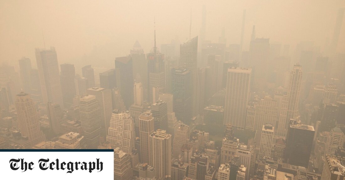 Einige Flüge nach New York wurden gestrichen, da der Rauch von Waldbränden aus Kanada die Stadt verschlang. Die Federal Aviation Administration stoppte vorübergehend Flüge aus dem Nordosten, Ohio und dem Mittelatlantikraum zum Flughafen La Guardia in New York und begründete dies mit eingeschränkter Sicht und Auswirkungen auf US-Flüge. New York City hatte am Dienstag die schlimmste Luftverschmutzung der Welt, nachdem Rauch aus der Provinz Quebec nach Süden gezogen war. Die starke Verschmutzung hat einen unheimlichen, gelblichen Schimmer über die berühmten Wolkenkratzer des Big Apple geworfen, Flüge verzögert und die Verschiebung von Sportveranstaltungen erzwungen. Die Behörde sagte, sie müsse wahrscheinlich weitere &hellip;