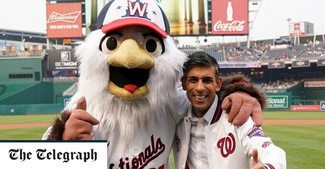 Rishi Sunak war am Dienstagabend Ehrengast eines besonderen Baseballspiels in Washington, bei dem die Beziehungen zwischen Großbritannien und den Vereinigten Staaten gefeiert wurden. Der Premierminister, der am Donnerstag im Vorfeld eines Gipfeltreffens mit Joe Biden die US-Hauptstadt besucht, beobachtete, wie die Washington Nationals an einem warmen Abend im Nationals Park die Arizona Diamondbacks ausrichteten. Das Thema des Spiels war „Tag der Freundschaft zwischen Großbritannien und den USA“ und beinhaltete einen militärischen Überflug und Auftritte des Royal Marine Corps of Drums. Herr Sunak wurde von Stuart Taylor, dem Vorstandsvorsitzenden der Allied Forces Foundation, begleitet, als sie God Save the King und &hellip;