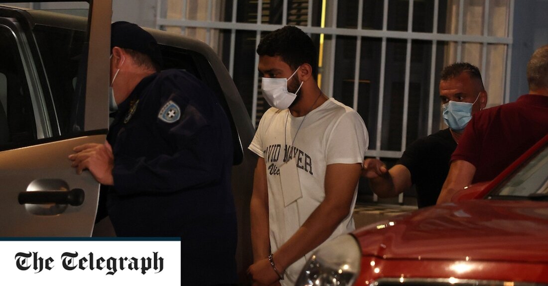 Neun mutmaßliche Menschenschmuggler, die zu den Überlebenden einer der tödlichsten Flüchtlingsbootkatastrophen im Mittelmeer gehörten, wurden von den griechischen Behörden festgenommen. Die Männer, allesamt Ägypter, wurden im Hafen von Kalamata in Südgriechenland festgenommen. Es wurde angenommen, dass das große Fischereifahrzeug bis zu 750 Asylsuchende an Bord hatte. Bisher wurden 78 Leichen geborgen und 104 Menschen lebend aufgefunden – was bedeutet, dass bei der Tragödie fast 600 Menschen ums Leben gekommen sein könnten, darunter etwa 100 Kinder, die sich Berichten zufolge im Laderaum des rostigen Schiffes befanden. Den festgenommenen Männern, zu denen vermutlich auch der Kapitän des Bootes gehört, wird illegaler Migrantenhandel &hellip;