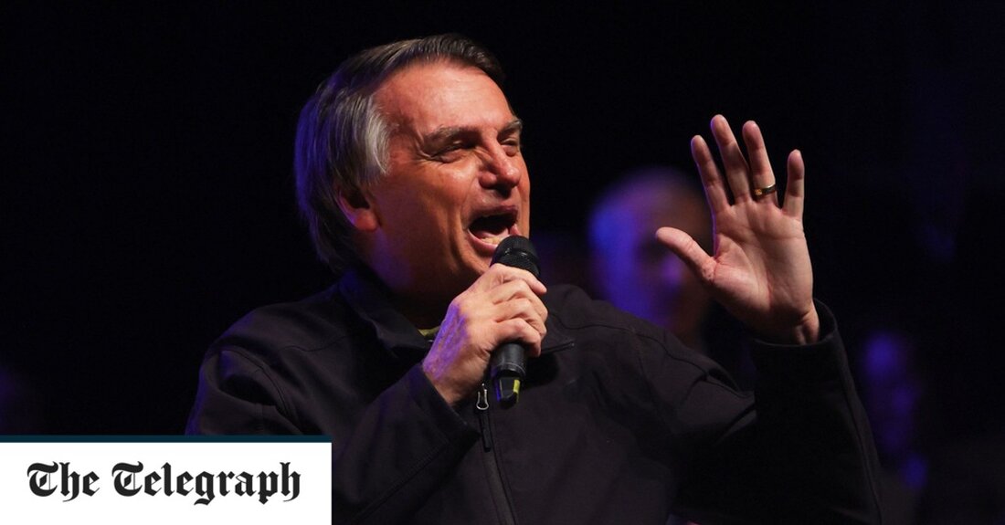 Der ehemalige brasilianische Präsident Jair Bolsonaro blickte am Dienstag in den politischen Abgrund, als ein Bundesrichter dafür stimmte, ihm die Kandidatur für ein öffentliches Amt zu verbieten. Im ersten von sieben Urteilen in einem Fall, der dazu führen könnte, dass der ehemalige Präsident bis mindestens 2030 aus der Politik ausgeschlossen wird, befand Richter Benedito Goncalves, der leitende Richter in dem Fall, Herrn Bolsonaro des Missbrauchs seines Amtes und des Missbrauchs staatlicher Medien für schuldig. Das Oberste Wahlgericht Brasiliens verklagt den rechtsextremen ehemaligen Präsidenten wegen eines im Juli 2022 im Fernsehen übertragenen Treffens mit ausländischen Diplomaten – drei Monate vor seiner &hellip;
