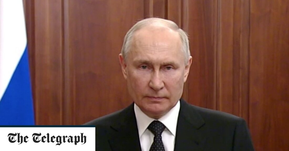 Dies ist der Anfang vom Ende für Wladimir Putin. Das mag seltsam erscheinen, wenn man bedenkt, dass er das Kommando über fast fünf Millionen bewaffnete Männer in verschiedenen Polizei-, Militär- und paramilitärischen Einheiten hat. Eine Meuterei von 25.000 Söldnern tausend Meilen entfernt könnte auf den ersten Blick als geringfügiges Ärgernis erscheinen. Aber so funktionieren Autokratien nicht. Putins Macht beruht auf Projektion, auf Propaganda, auf dem Bild der Unbesiegbarkeit. Jetzt wird plötzlich der Vorhang zurückgezogen und der Zauberer von Oz erscheint als kleiner, mittelmäßiger, verängstigter Mann. Von außen können Diktaturen monolithisch wirken. Einer der Gründe dafür, dass westliche Kremlologen das Ende &hellip;