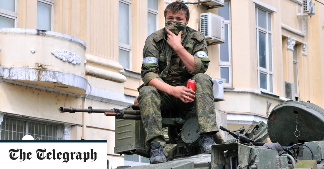 Heute weiter Ukraine: Das Neueste, Während die Wagner-Gruppe militärische Einrichtungen in russischen Städten erobert und ihre Panzerkolonnen unter Beschuss geraten, während sie auf Moskau zumarschieren, haben wir die neuesten Updates und Analysen, während Jewgeni Prigoschin einen beispiellosen Putsch gegen den Kreml startet. Ukraine der neueste Podcast – 24.06.23 Erstens brachte uns Dom Nicholls über die Ereignisse in Russland auf den neuesten Stand. Im Rahmen einer Operation, die als „Marsch für die Freiheit“ bezeichnet wird, gelangte er von der Ukraine und anderswo nach Russland und übernahm Berichten zufolge die Kontrolle über wichtige Sicherheitsstandorte in zwei Städten innerhalb Russlands, darunter das Hauptquartier, &hellip;