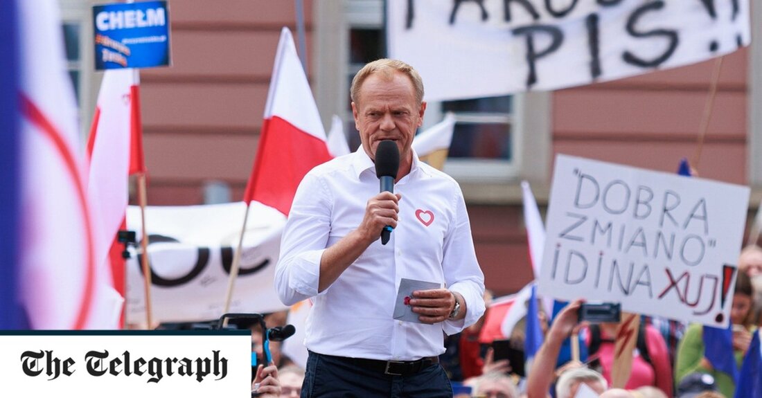 Donald Tusk hat den Umgang Polens mit seinen Grenzen scharf kritisiert und dem Land vorgeworfen, es würde Migranten öffentlich entmutigen, während es privat die Tür aufstößt. In einer Breitseite sagte der ehemalige polnische Ministerpräsident, der jetzt die größte Oppositionspartei des Landes leitet, diese Woche, dass die Regierung den „Zusammenbruch“ der Grenzkontrollen herbeigeführt habe. Herr Tusk nutzte eine Rede während einer politischen Kundgebung diese Woche, um zu behaupten, dass allein im letzten Jahr 135.000 Menschen aus muslimischen Ländern eingelassen wurden, verglichen mit nur 3.300 im Jahr 2015 unter der sozialkonservativen Partei „Recht und Gerechtigkeit“. Die polnische Regierung betont immer wieder die &hellip;