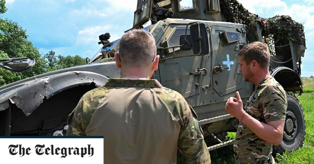 Live-Berichterstattung Ähnliche Beiträge Von Sam Meadows Speichern 12:33 Uhr Hunderte Polizisten werden an die Grenze zwischen Polen und Weißrussland entsandt Polen werde 500 Polizisten an die Grenze zu Weißrussland schicken, sagte Innenminister Mariusz Kaminski am Sonntag. Nach Angaben der Grenzschutzkräfte versuchten am Samstag 187 Menschen illegal aus Weißrussland nach Polen einzureisen. „Aufgrund der angespannten Lage an der Grenze zu Weißrussland habe ich beschlossen, unsere Streitkräfte mit 500 polnischen Polizisten aus Präventions- und Terrorismusbekämpfungseinheiten zu verstärken“, sagte Kaminski. „Sie werden zusammen mit 5.000 Grenzschutzbeamten und 2.000 Soldaten für die Sicherheit dieser Grenze sorgen.“ 12:19 Uhr Französische leichte Panzer sind für Frontangriffe &hellip;
